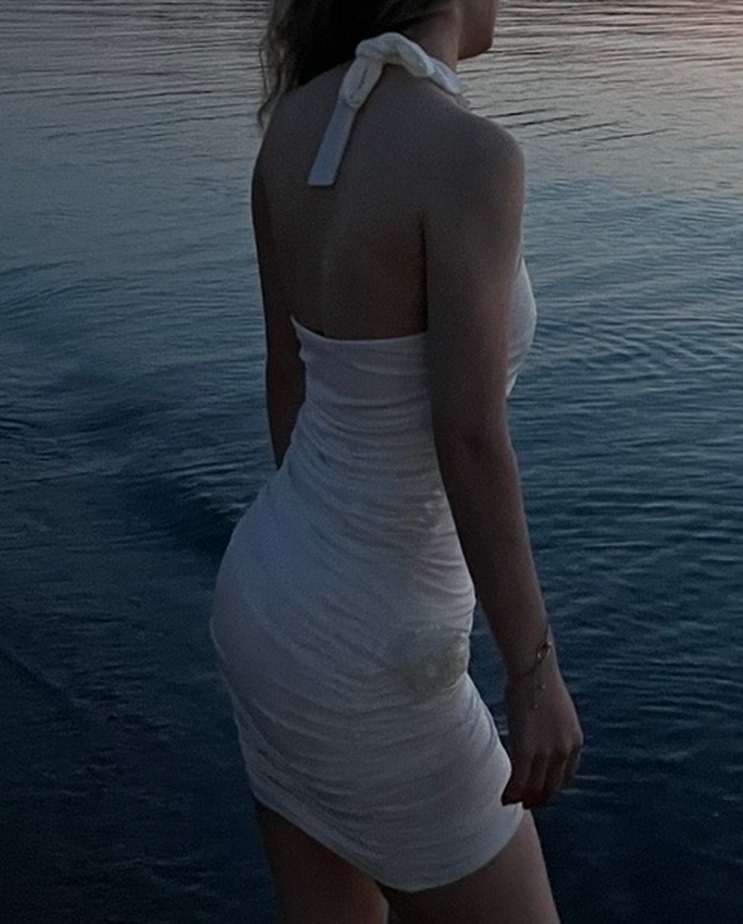 Tredyolmilla beyaz basic güllü mezuniyet elbisesi - Görsel 3