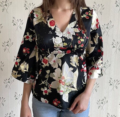 Siyah Kırmızı Çiçekli Saten Vintage Gömlek Kimono