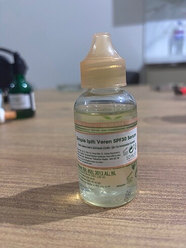 Simple Işıltı veren serum