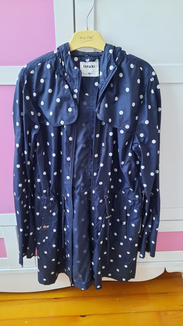 DeFacto Gri Puantiyeli Uzun Düğmeli Yağmurluk - Görsel 3