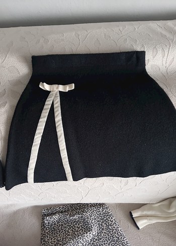 Kemer Detaylı Siyah Mini Etek - Görsel 2