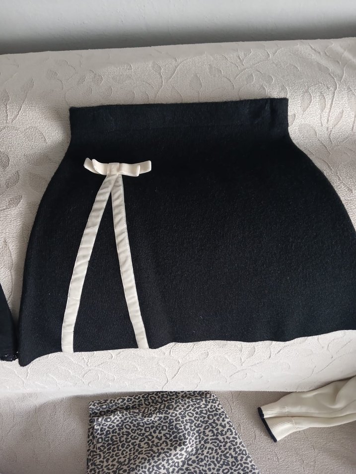 Kemer Detaylı Siyah Mini Etek - Görsel 2