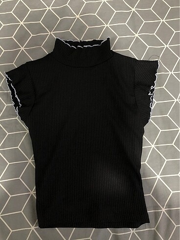 bogazlı sıfır kol t-shirt