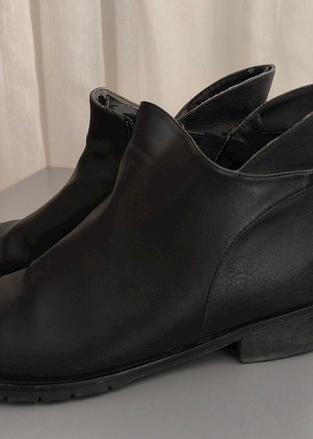 37 Beden siyah Renk Kemer Detaylı Siyah Gotik Kadın Bot