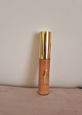 Flormar Parlak Bej Kapatıcı ve Aydınlatıcı