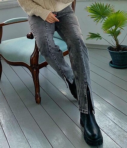 Dilvin paçası önden yırtmaçlı gri jean