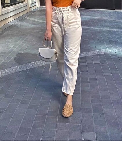 Zara beli lastikli cep detaylı krem mom jean