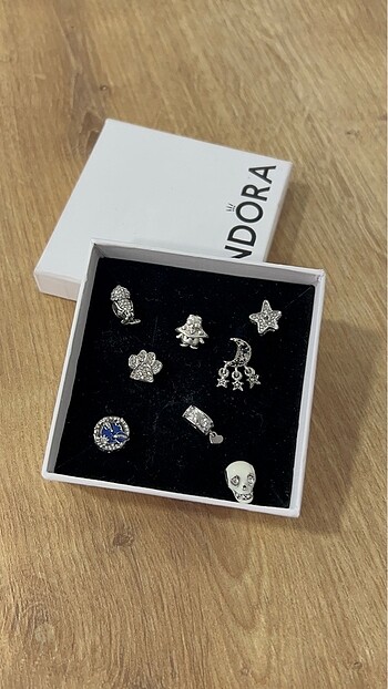 Pandora Pandora charm