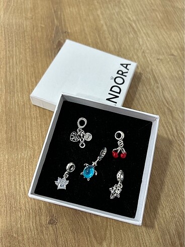  Beden Pandora charm