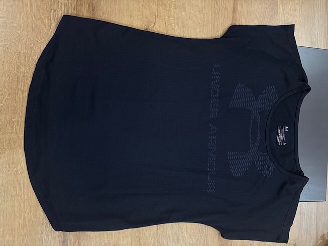 Under armour tshirt