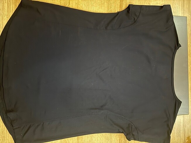 l Beden Under armour tshirt