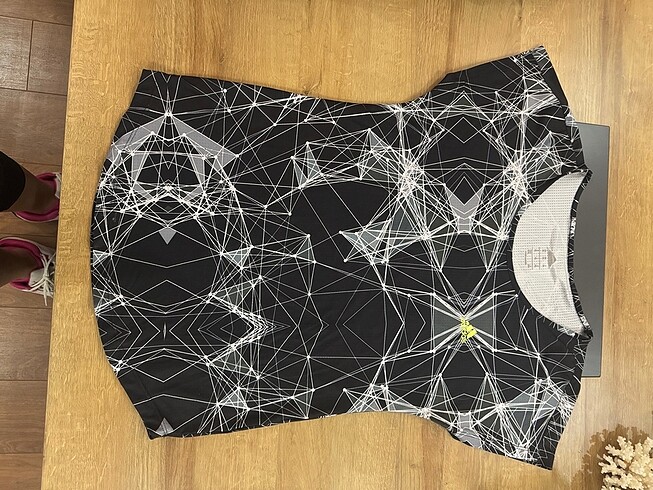 xl Beden siyah Renk Adidas tshirt