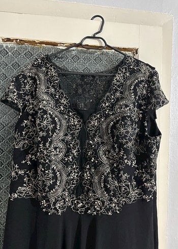 Nakışlı V Yaka Siyah Uzun Abiye Elbise - Görsel 2