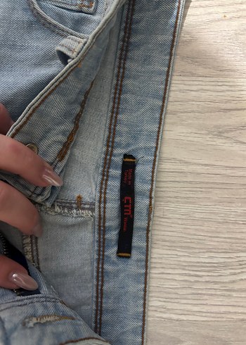 Mavi Mini Bol Kesim Kadın Denim Şort - Görsel 2