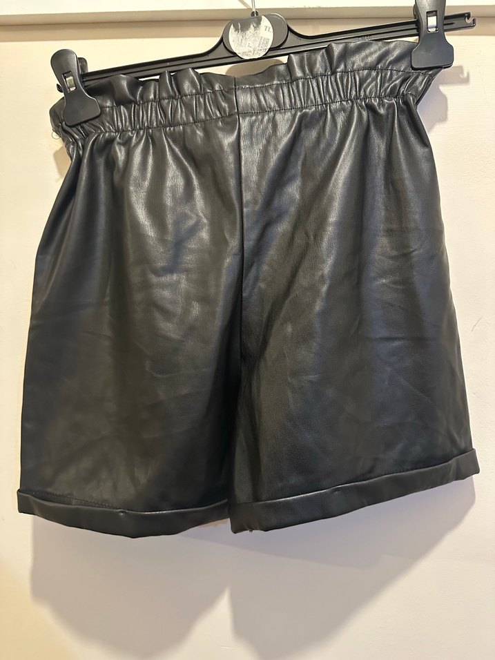 Siyah Deri Kadın Mini Şort - Görsel 2