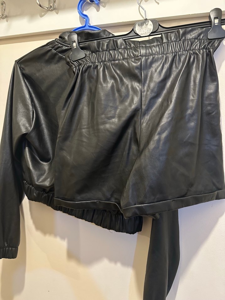 Siyah Deri Kadın Mini Şort - Görsel 3