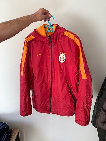 Nike mont