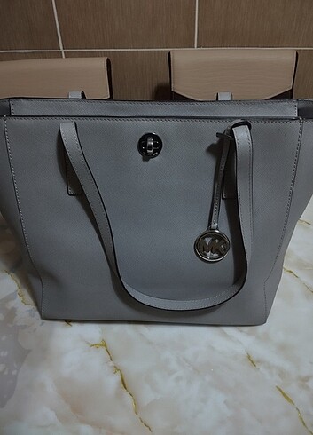 Beden Michael Kors Gri Kol Çantası