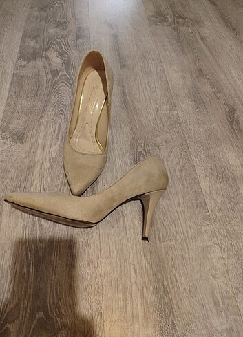 39 Beden ten rengi Renk 39 numara bej stiletto