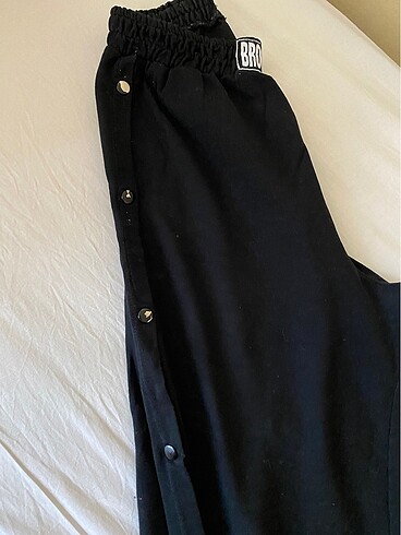 Yandan düğmeli yüksek bel eşofman - Görsel 3