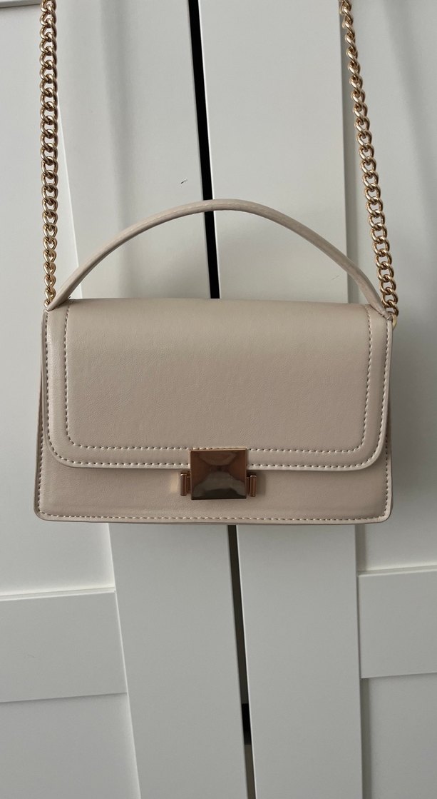Stradivarius 
Bej Zincir Detaylı Kadın Deri Çanta - Görsel 2