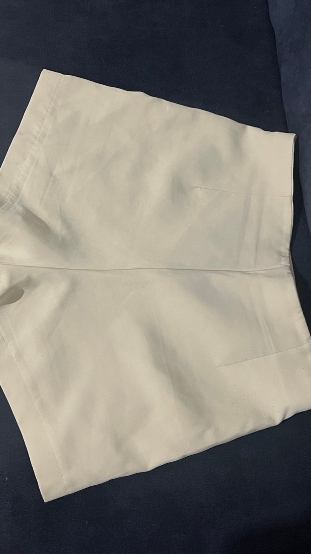 Düğmeli Beyaz Mini Kadın Şort etek - Görsel 2