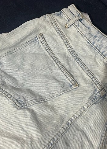 Gri Düğmeli Kadın Mini Denim Şort - Görsel 3