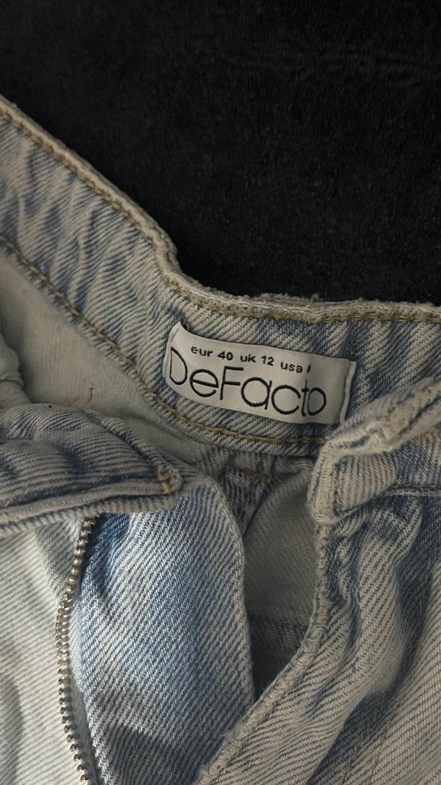 Gri Düğmeli Kadın Mini Denim Şort - Görsel 2