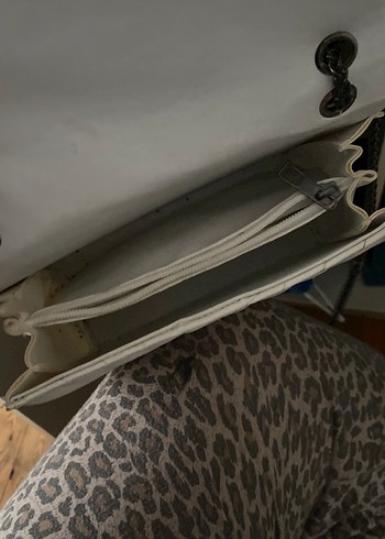 Gri Tokalı Beyaz Deri Kadın Çanta - Görsel 3