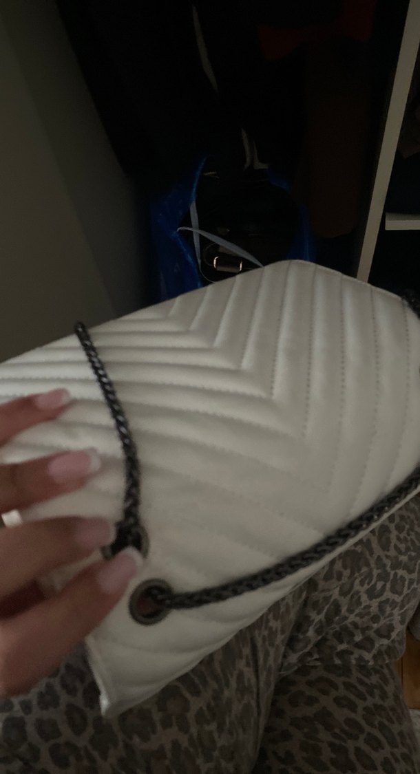 Gri Tokalı Beyaz Deri Kadın Çanta - Görsel 2