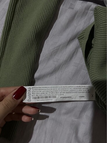 l Beden bershka tek kol triko kazak