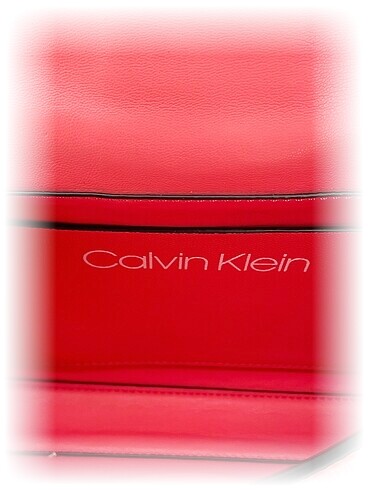  Beden Calvin Klein Kol Çantası %70 İndirimli.
