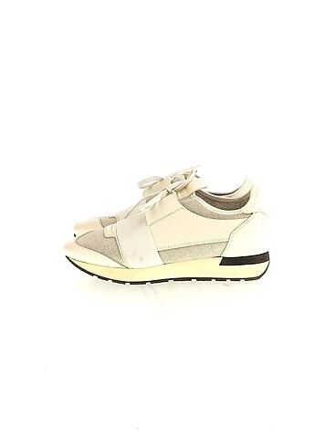 Balenciaga Spor Ayakkabı %70 İndirimli.