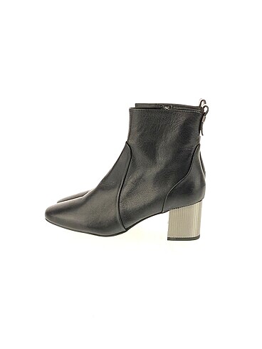 Carvela Bot %70 İndirimli.
