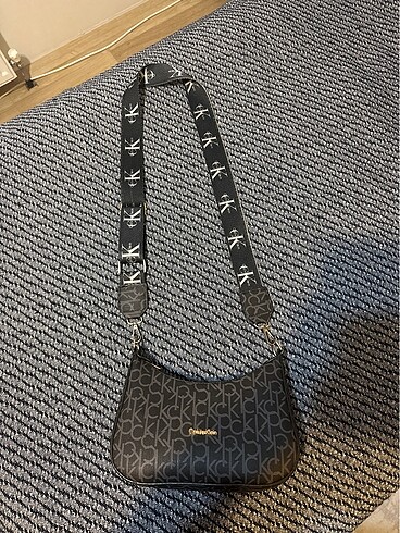 Calvin Klein Omuz Çantası