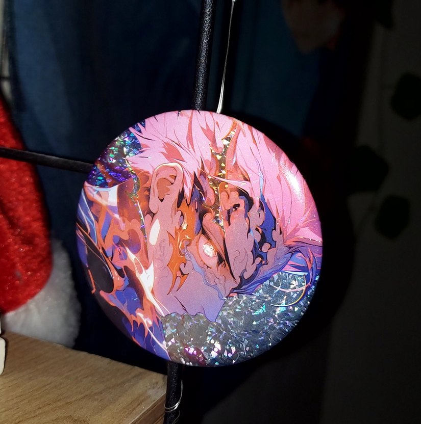 JJK- Sukuna Hologramlı Rozet - Görsel 2