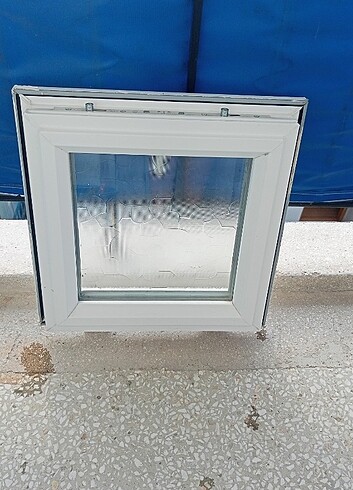 Diğer Kasasız tuvalet ve banyo penceresi 2 adet iyi durumda. 40*40