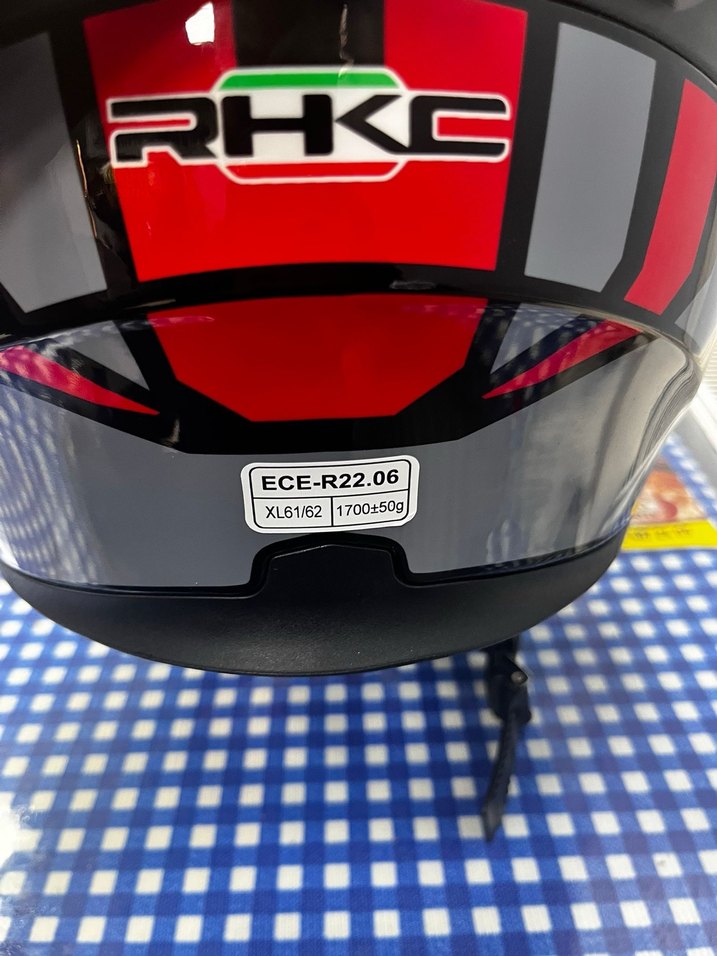 Kırmızı Baskılı Çene Açılır Kask - Görsel 2