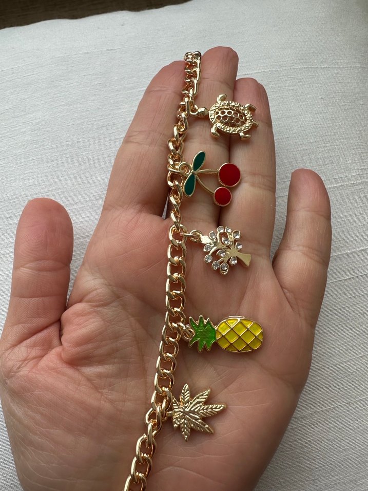 Altın Renk Charmlı  Kadın El Bilekliği - Görsel 3