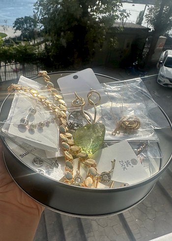 Diğer Zincir Detaylı Altın Renkli Kadın Takı Seti