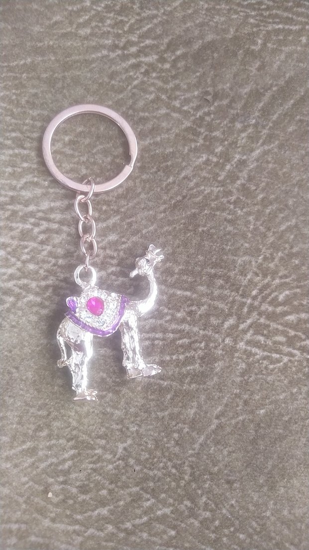 Renkli Zincir Detaylı Deve Anahtarlık - Görsel 2