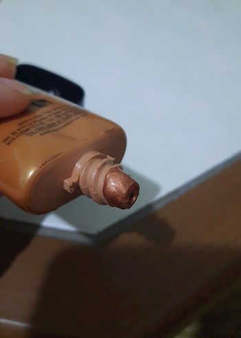 NYX Parlak Bej bronzer