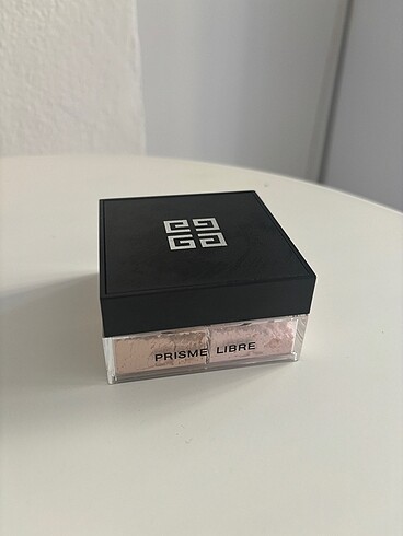 Beden Givenchy Prisme Libre Pudra Eski formül No:2