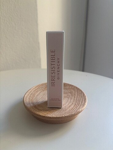  Beden Givenchy Irresistible