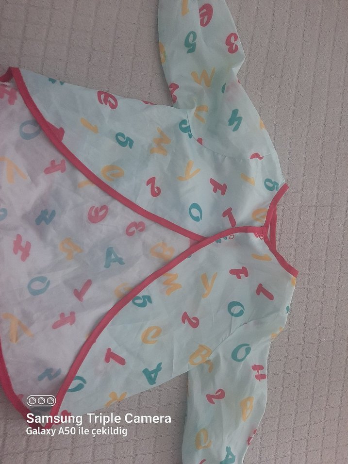 Pastel Renkli Baskılı Bebek Önlüğü - Görsel 2