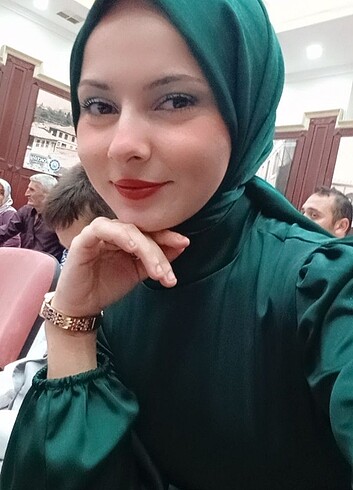 Saten Zümrüt yeşili temiz bir kere giyildi şalla birlikte