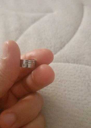 Minimalist Gri Erkek Küpe - Görsel 2