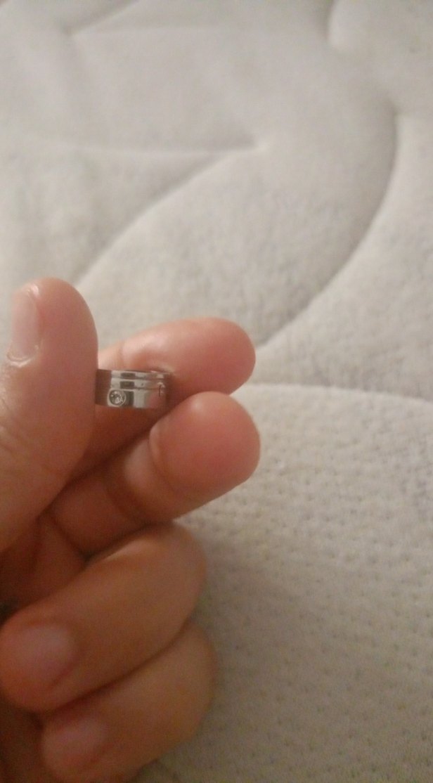 Minimalist Gri Erkek Küpe - Görsel 2