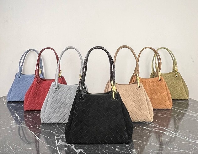 Bottega Veneta Andiamo Parachutte İthal Ürün 24x17.5 cm