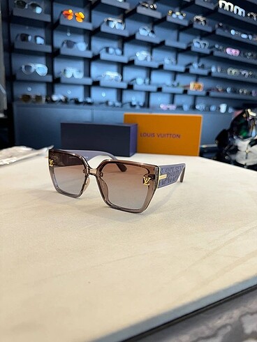  Beden gri Renk Louis Vuitton ithal Sunglasses New model